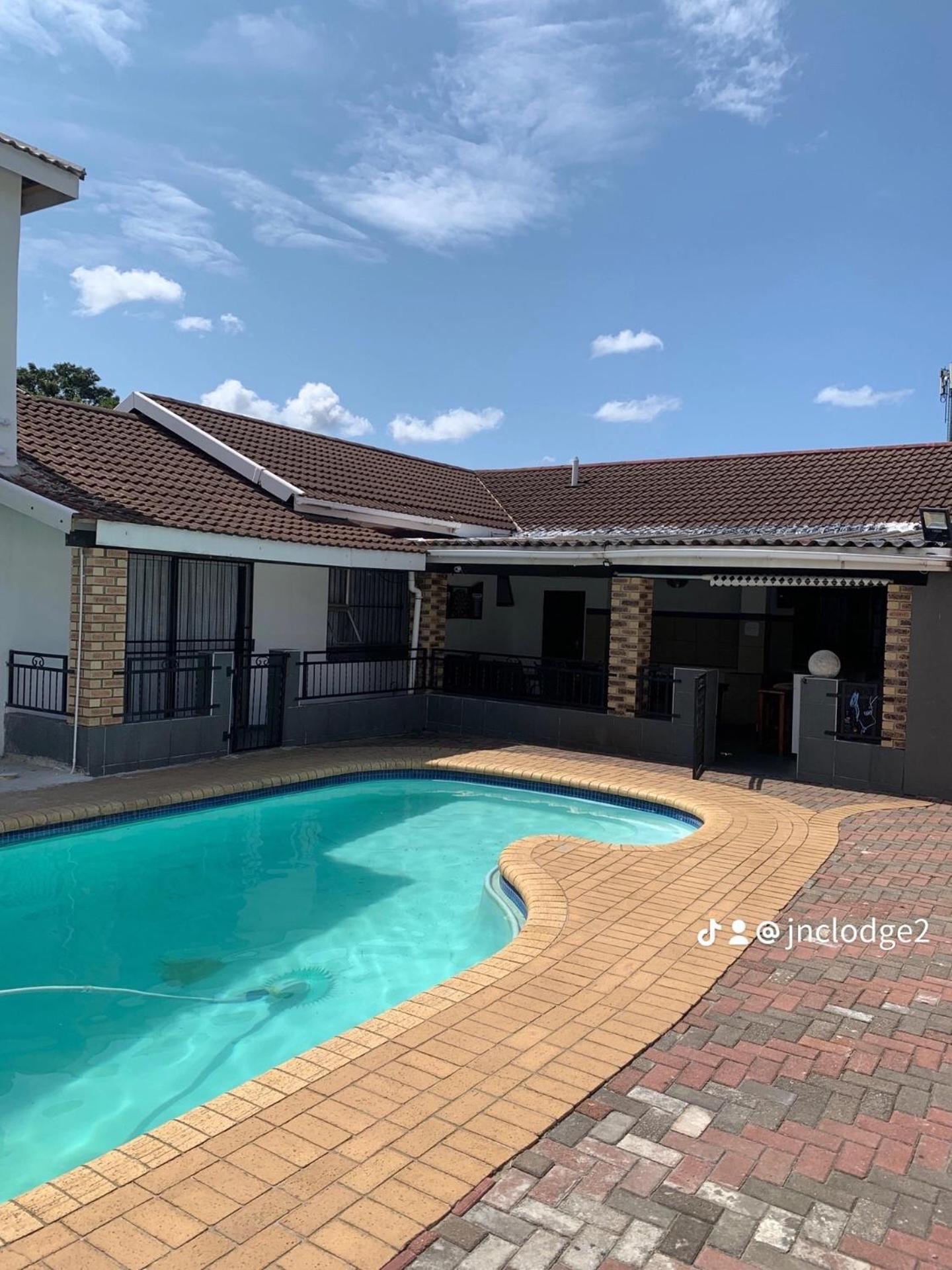 Jnc Lodge Richardsbaai Buitenkant foto