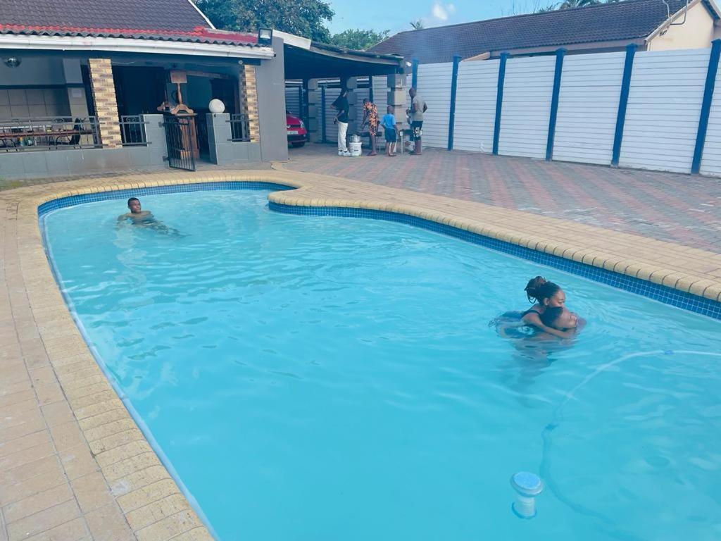 Jnc Lodge Richardsbaai Buitenkant foto