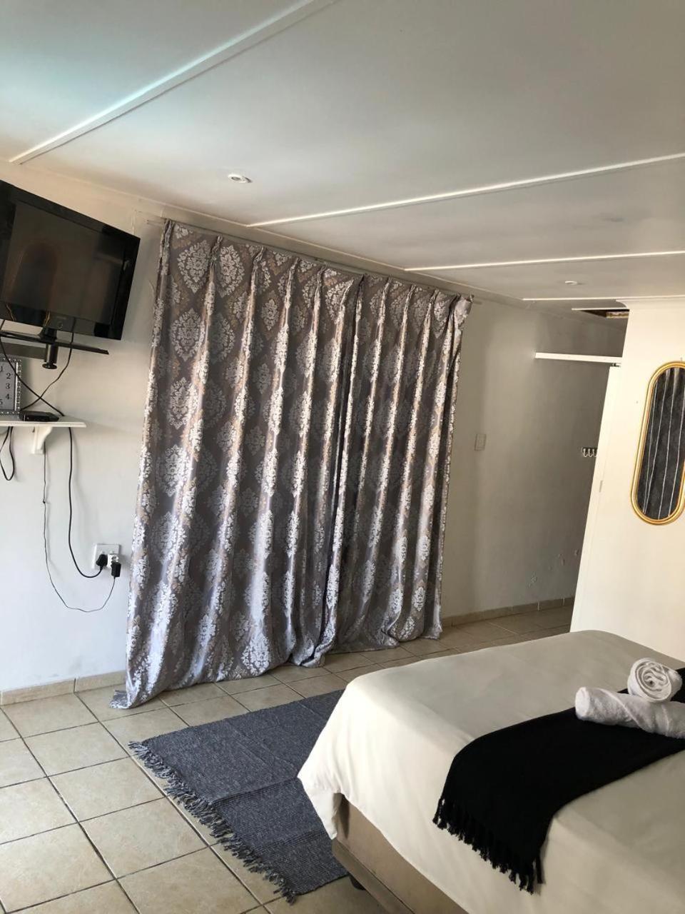 Jnc Lodge Richardsbaai Buitenkant foto