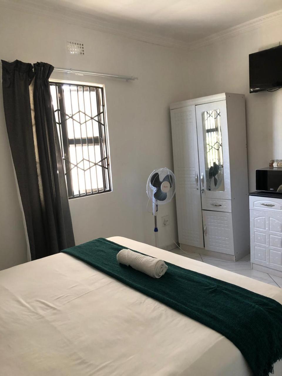 Jnc Lodge Richardsbaai Buitenkant foto